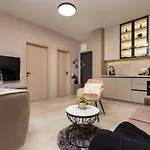 Appartamento Royal Garden With Private Parking