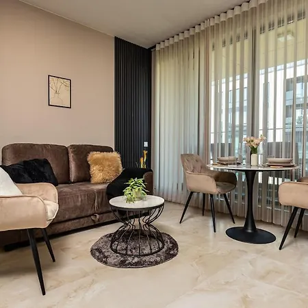 Royal Garden With Private Parking Apartamento Plovdiv