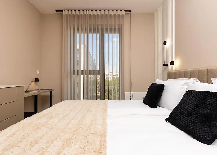 Apartamento Royal Garden With Private Parking