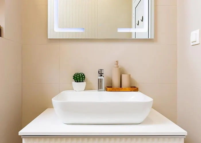 Royal Garden With Private Parking 公寓