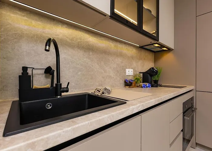 Royal Garden With Private Parking 公寓