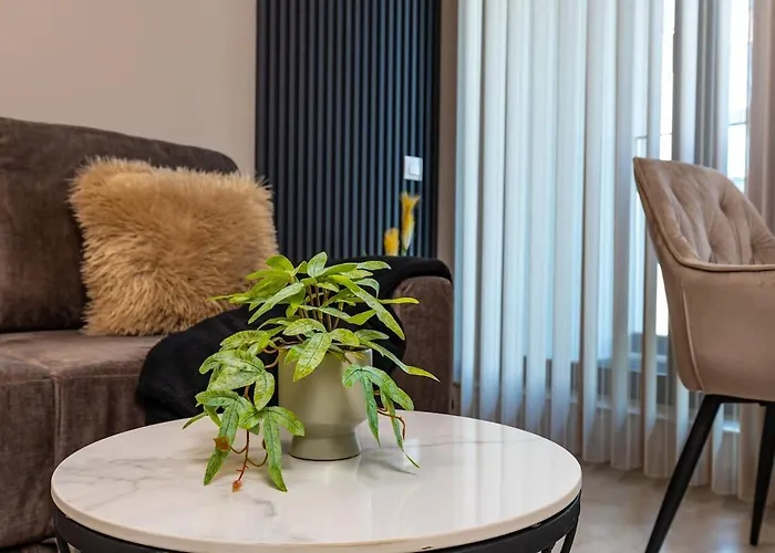 Royal Garden With Private Parking