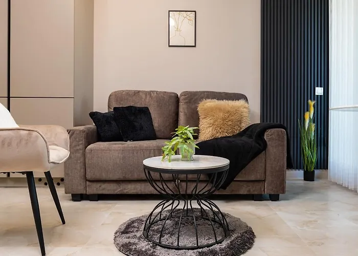 Royal Garden With Private Parking